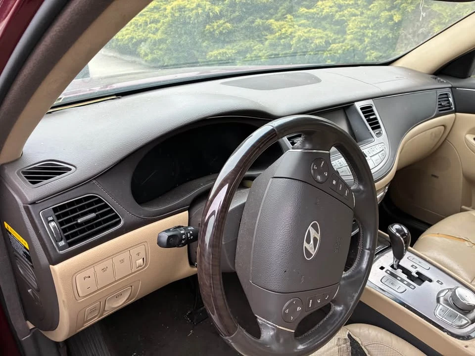 2011 Hyundai Genesis - Image 4 of 4