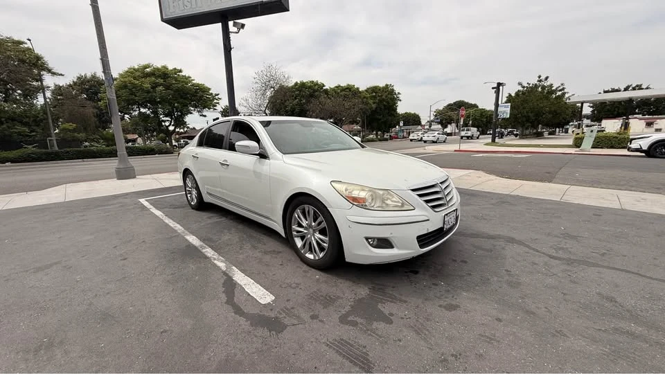 2011 Hyundai Genesis - Image 5 of 9
