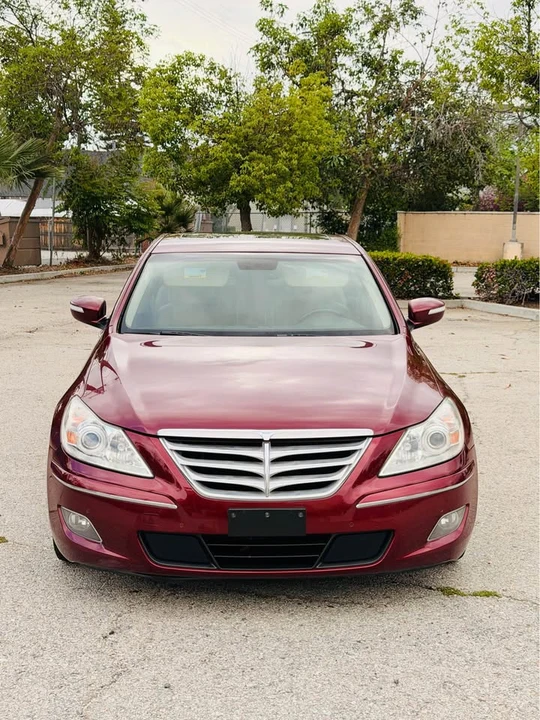 2011 Hyundai Genesis - Image 8 of 18