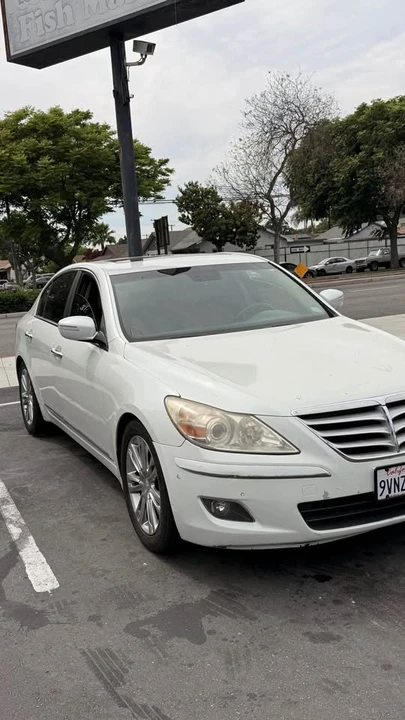 2011 Hyundai Genesis - Image 4 of 9