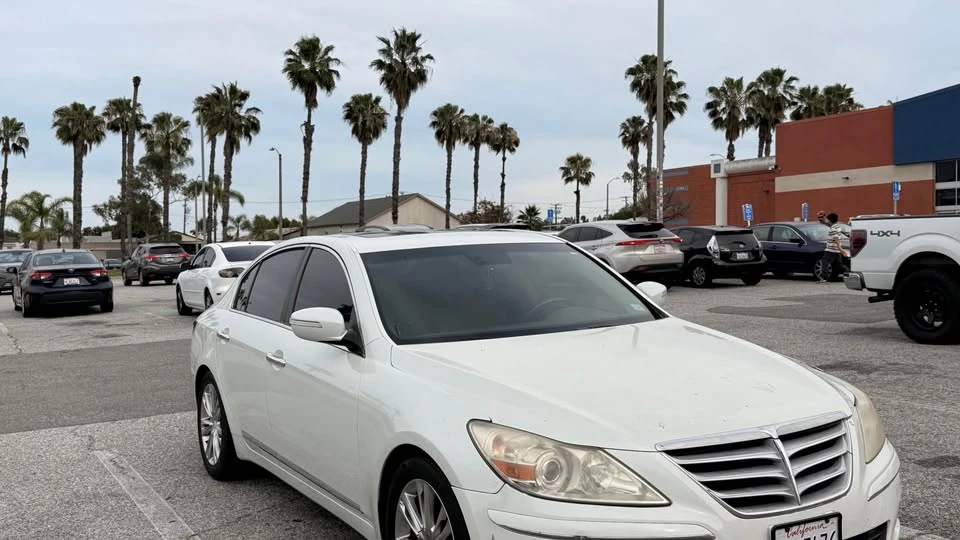 2011 Hyundai Genesis - Image 3 of 3