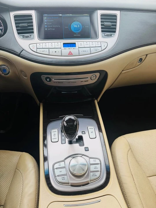 2011 Hyundai Genesis - Image 17 of 20
