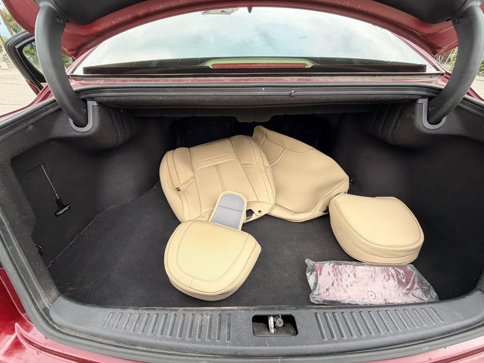 2011 Hyundai Genesis - Image 18 of 20