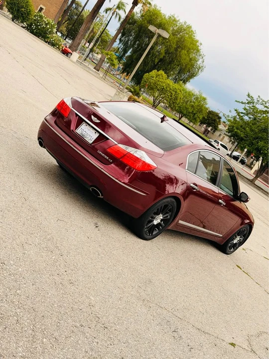 2011 Hyundai Genesis - Image 12 of 20