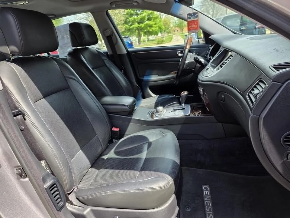 2011 Hyundai Genesis - Image 12 of 20