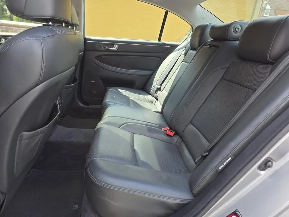 2011 Hyundai Genesis - Image 11 of 20