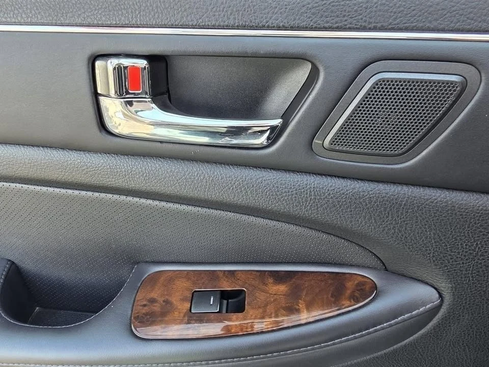 2011 Hyundai Genesis - Image 18 of 20
