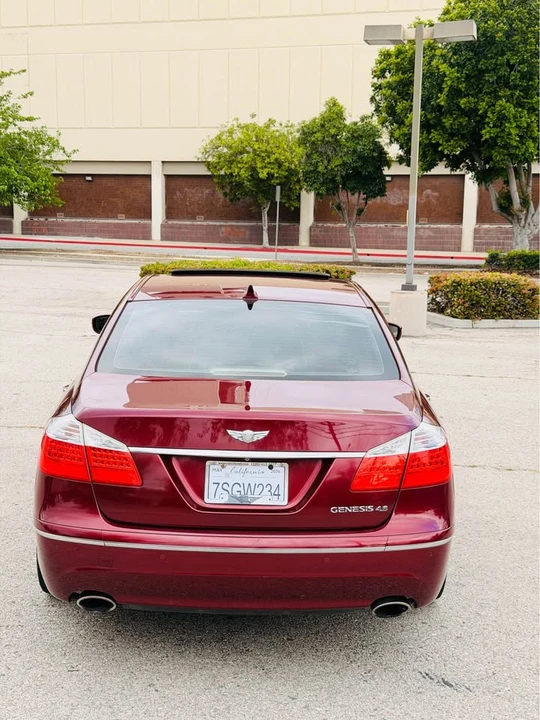2011 Hyundai Genesis - Image 13 of 20