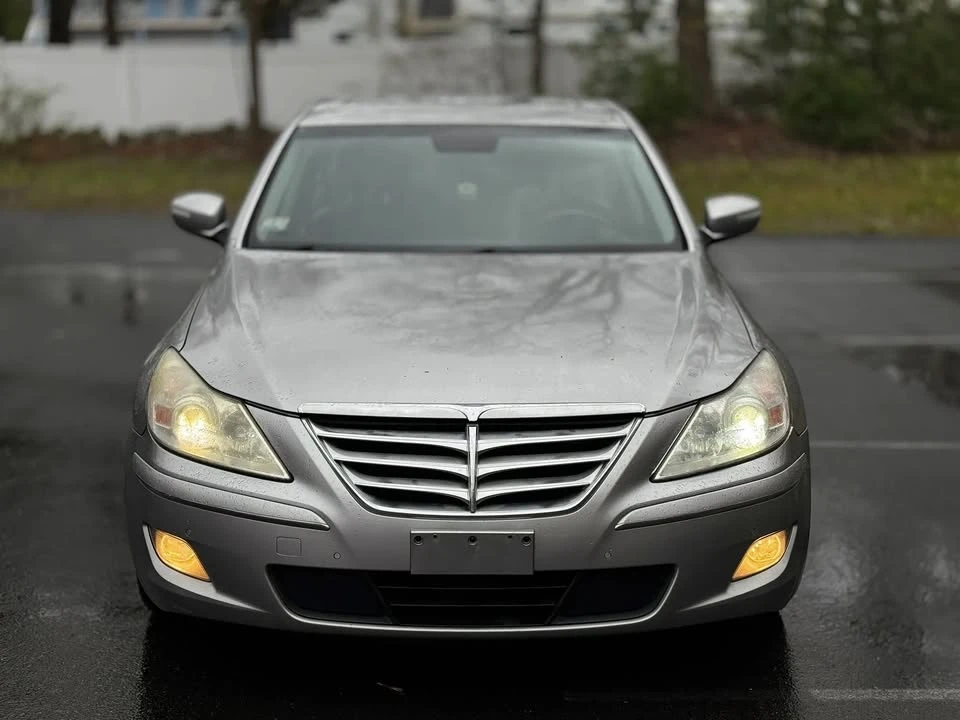 2011 Hyundai Genesis - Image 2 of 20