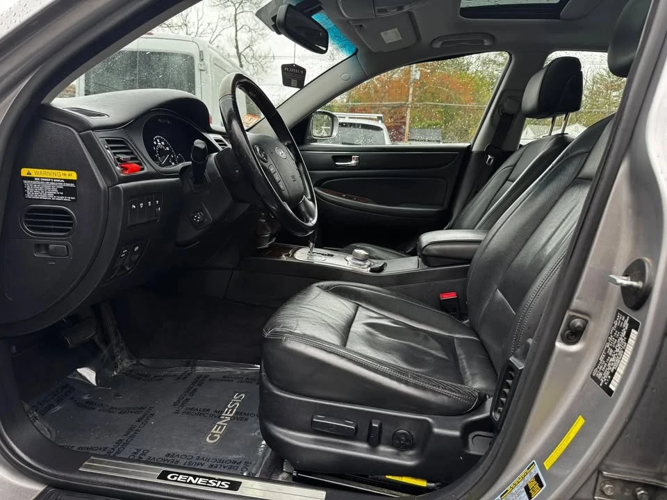 2011 Hyundai Genesis - Image 10 of 20