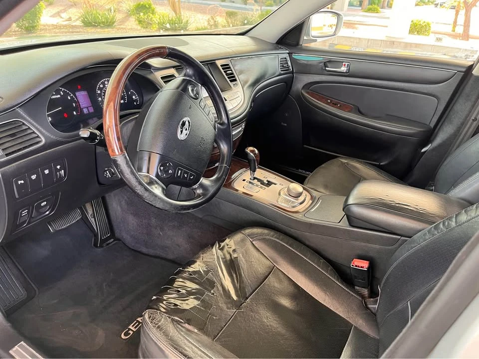 2011 Hyundai Genesis - Image 14 of 16