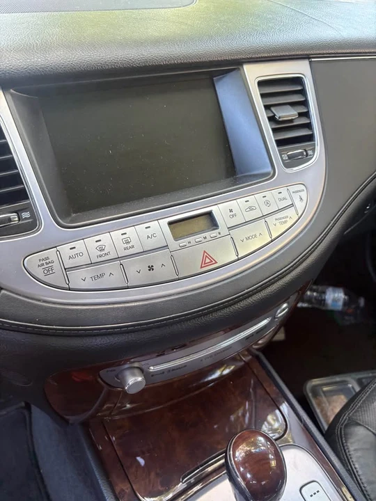 2011 Hyundai Genesis - Image 7 of 9