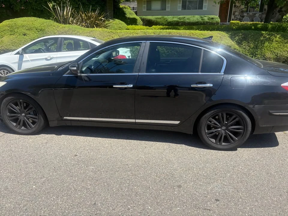 2011 Hyundai Genesis - Image 3 of 9