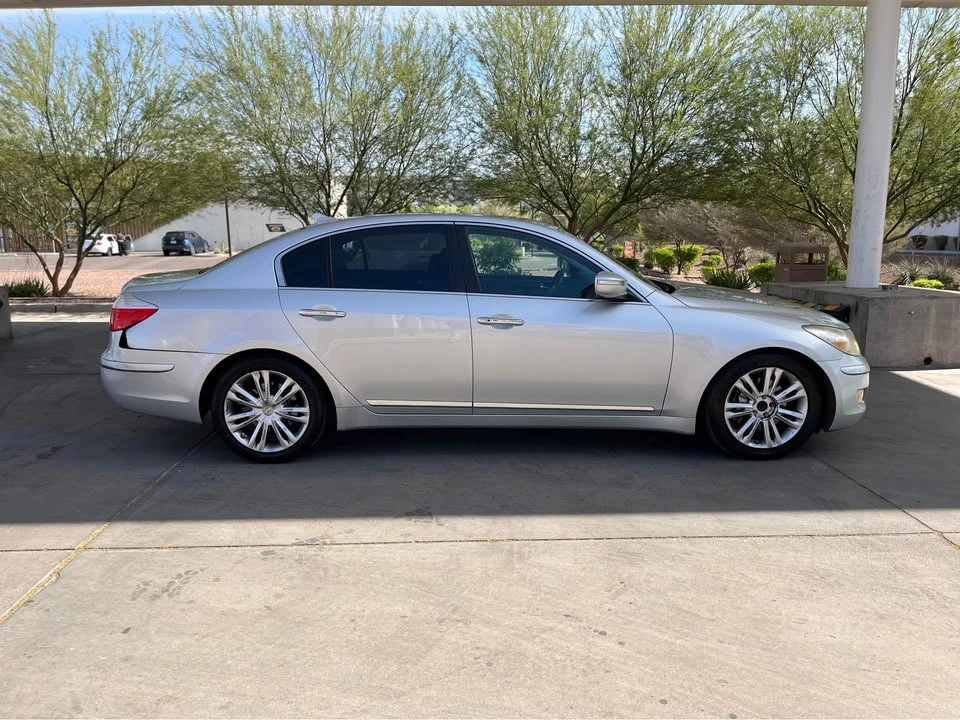 2011 Hyundai Genesis - Image 5 of 16