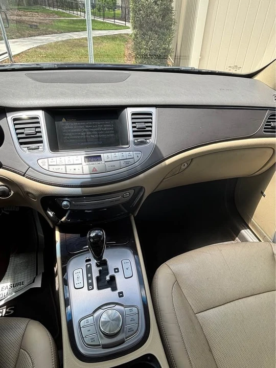 2011 Hyundai Genesis - Image 17 of 20