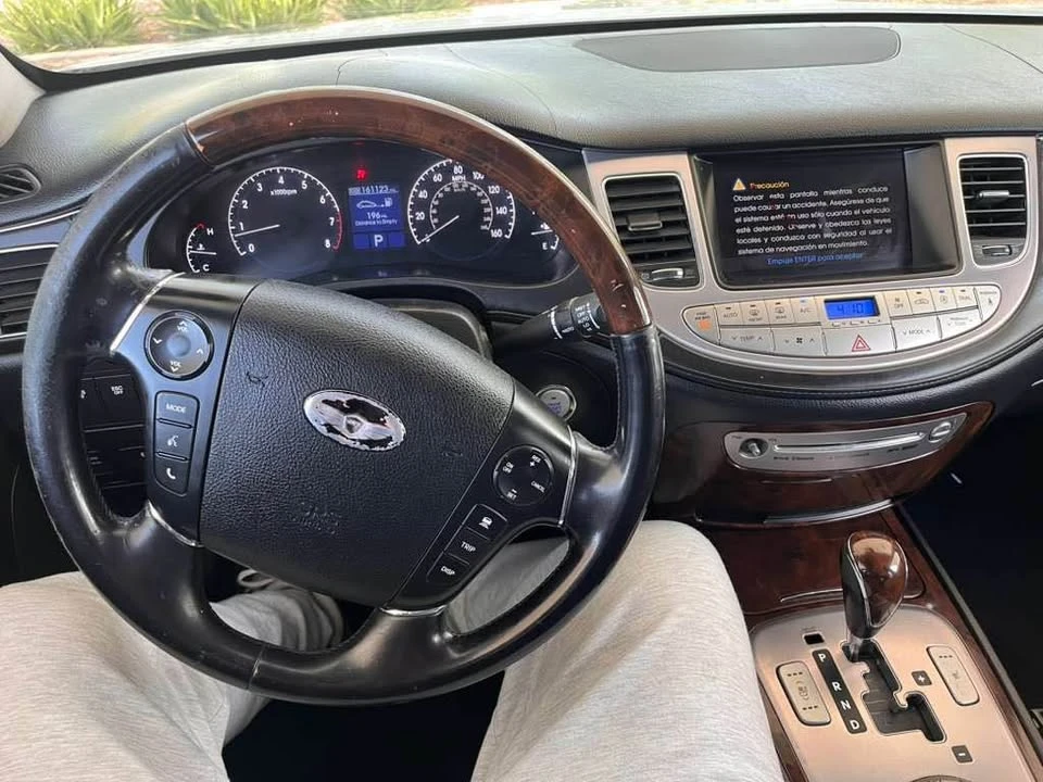 2011 Hyundai Genesis - Image 16 of 17