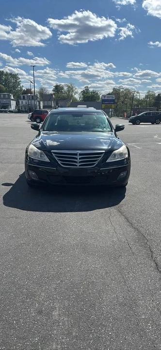 2011 Hyundai Genesis - Image 2 of 10