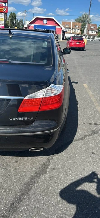 2011 Hyundai Genesis - Image 6 of 10