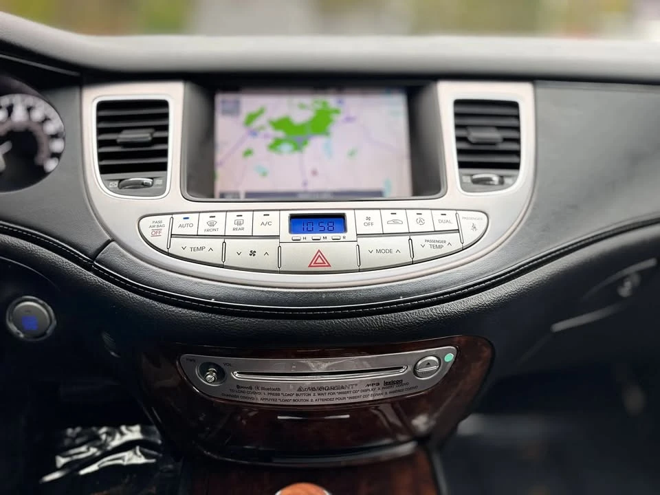 2011 Hyundai Genesis - Image 16 of 20