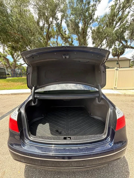 2011 Hyundai Genesis - Image 14 of 20