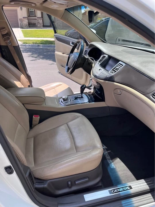 2011 Hyundai Genesis - Image 6 of 9
