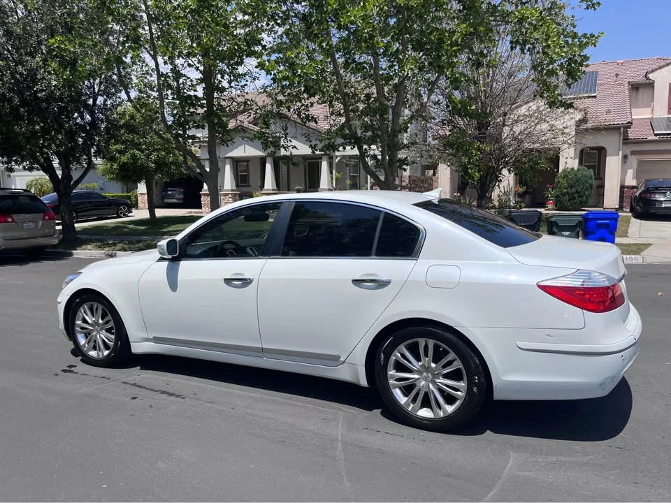 2011 Hyundai Genesis - Image 4 of 9