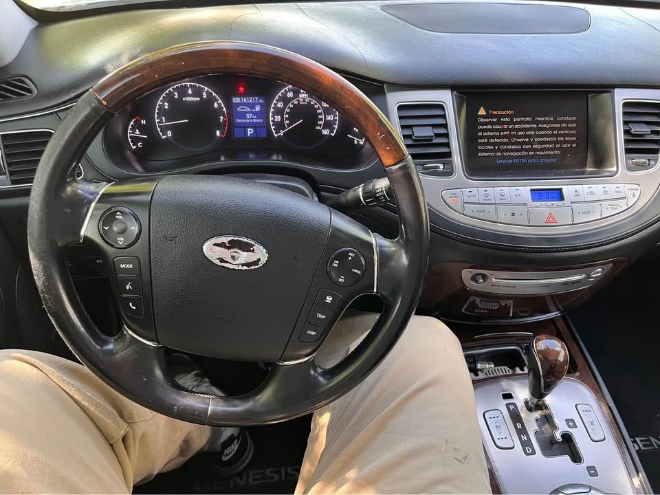 2011 Hyundai Genesis - Image 16 of 17
