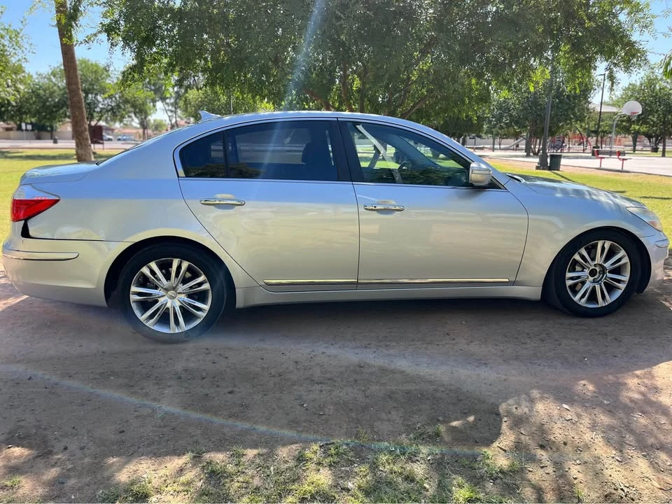 2011 Hyundai Genesis - Image 5 of 17