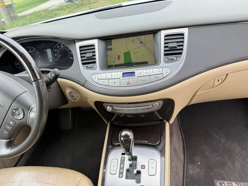 2011 Hyundai Genesis - Image 3 of 8