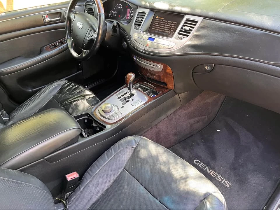 2011 Hyundai Genesis - Image 17 of 17