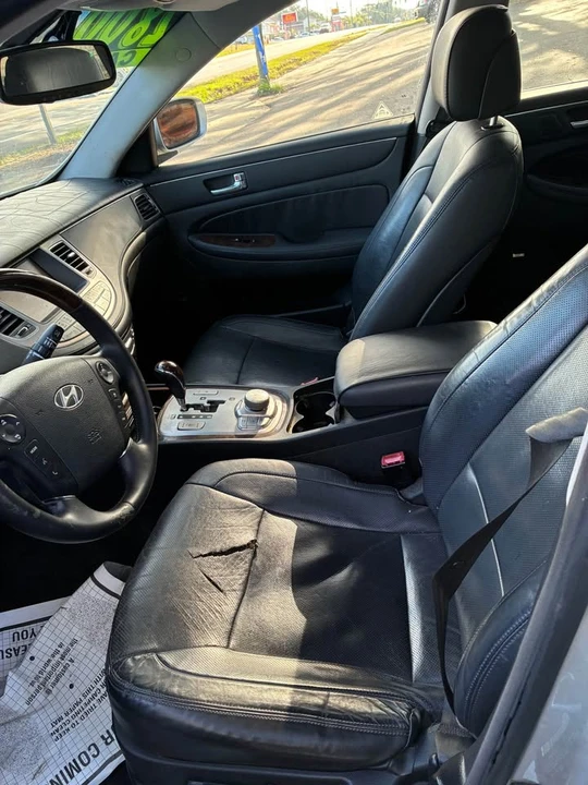 2011 Hyundai Genesis - Image 4 of 5