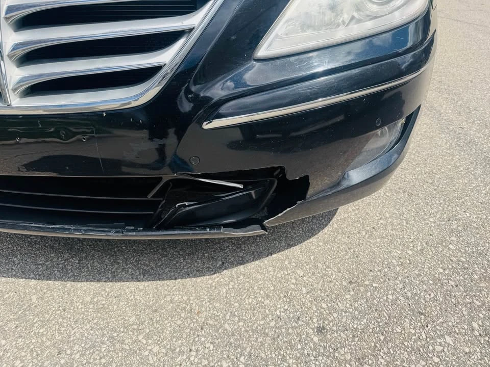 2011 Hyundai Genesis - Image 6 of 8
