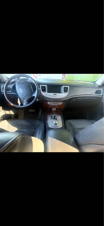 2011 Hyundai Genesis - Image 2 of 5