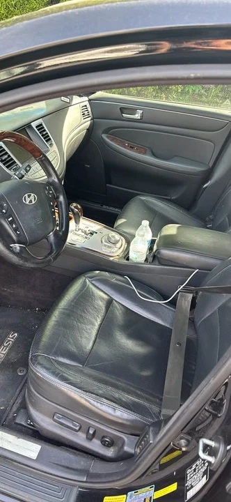 2011 Hyundai Genesis - Image 7 of 11