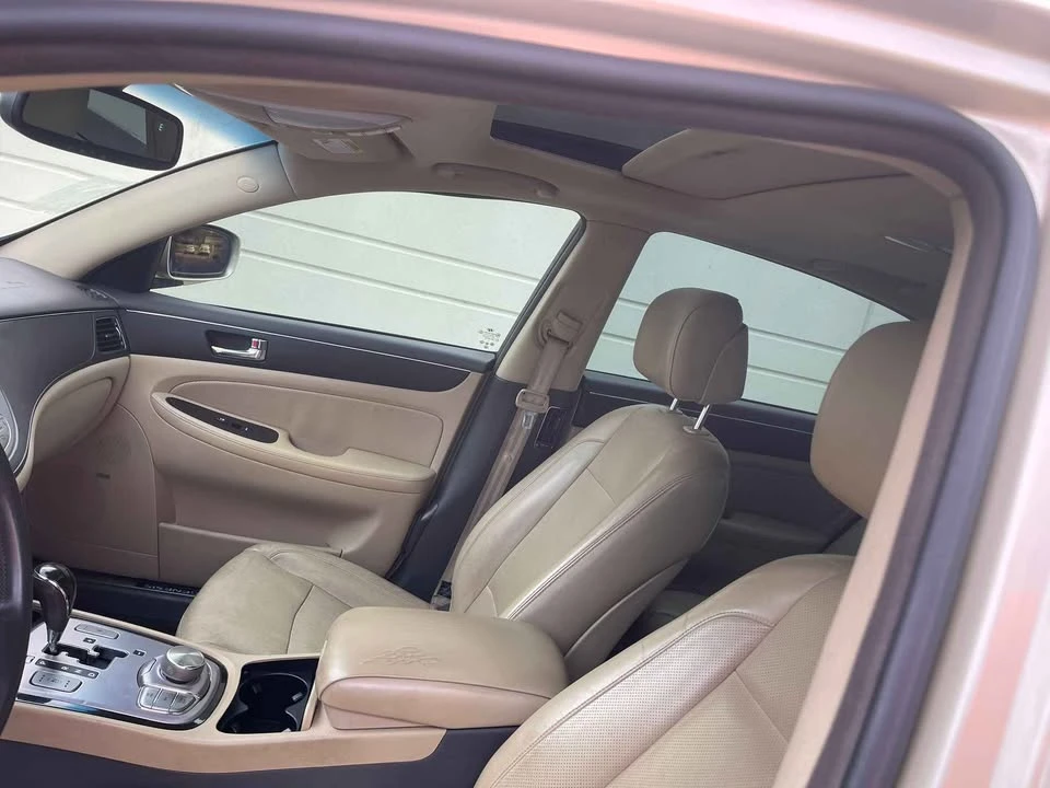 2011 Hyundai Genesis - Image 8 of 15