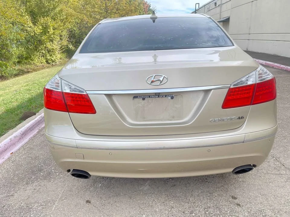 2011 Hyundai Genesis - Image 13 of 15