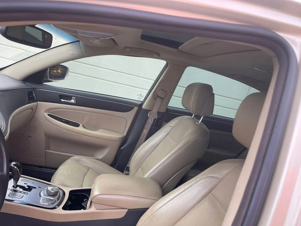 2011 Hyundai Genesis - Image 14 of 16