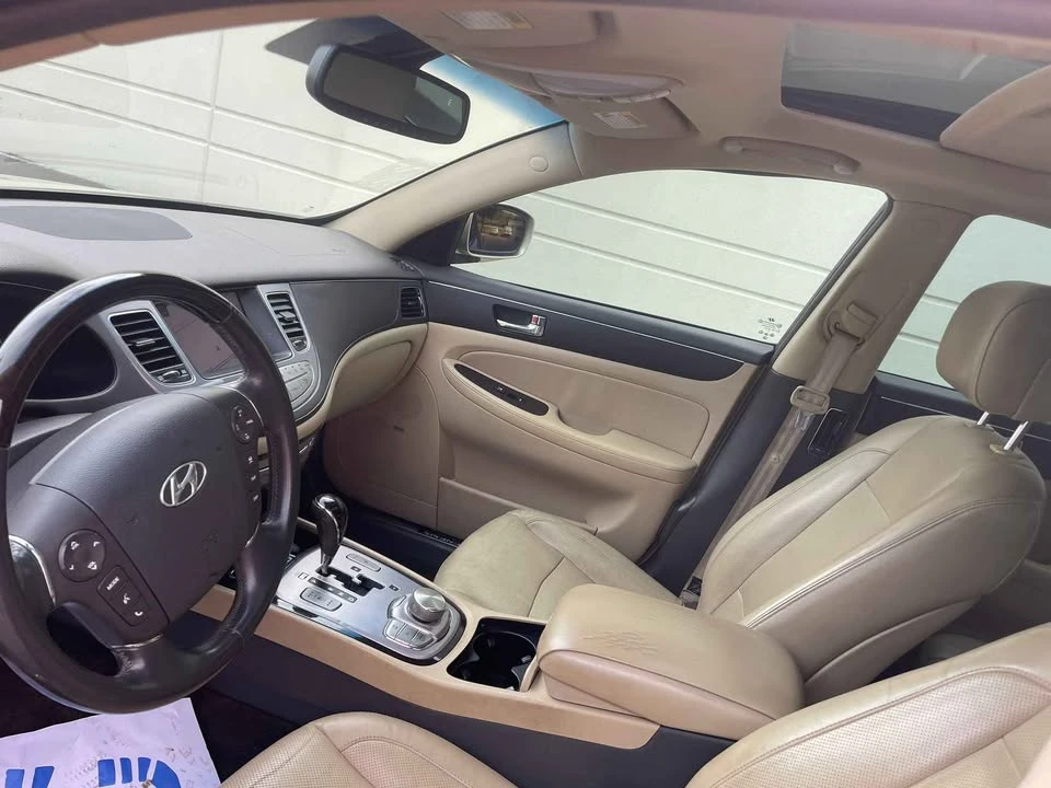2011 Hyundai Genesis - Image 6 of 15