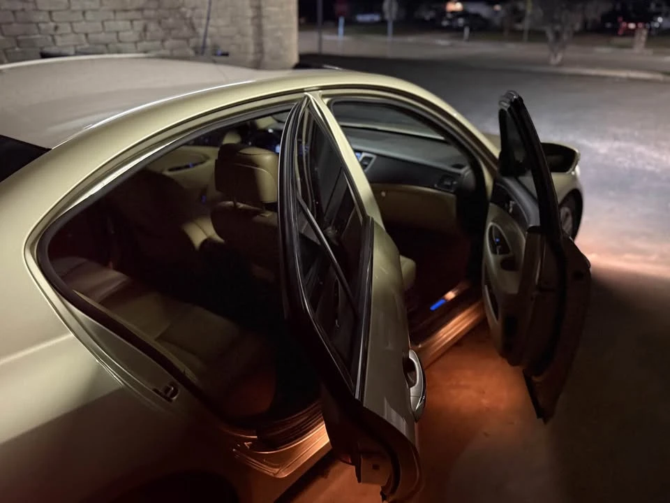 2011 Hyundai Genesis - Image 18 of 20