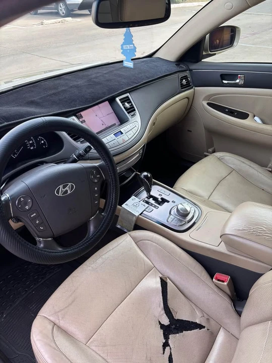2011 Hyundai Genesis - Image 13 of 14