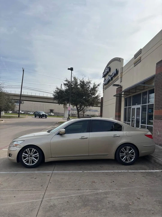 2011 Hyundai Genesis - Image 7 of 15