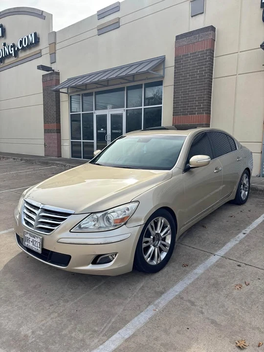 2011 Hyundai Genesis - Image 2 of 15