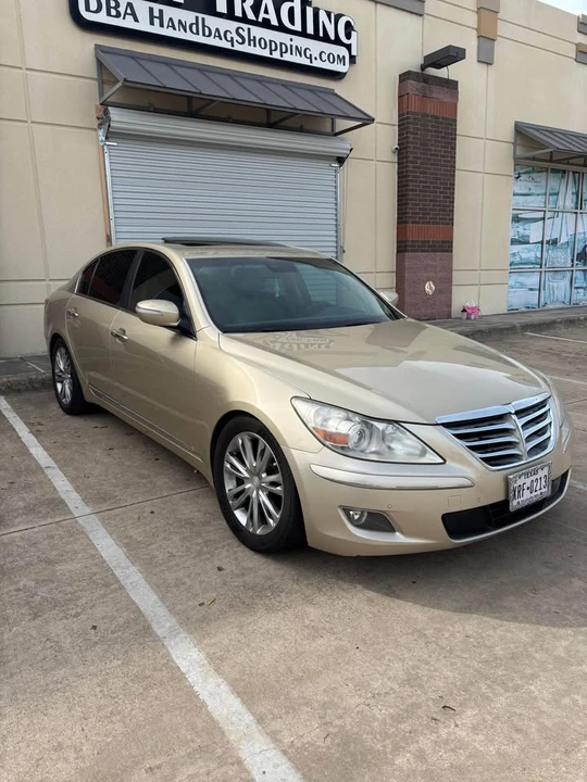 2011 Hyundai Genesis - Image 8 of 14