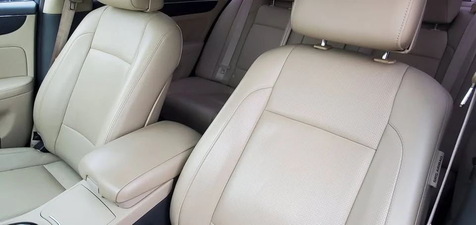 2011 Hyundai Genesis - Image 10 of 19