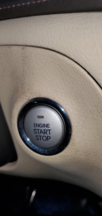 2011 Hyundai Genesis - Image 17 of 19