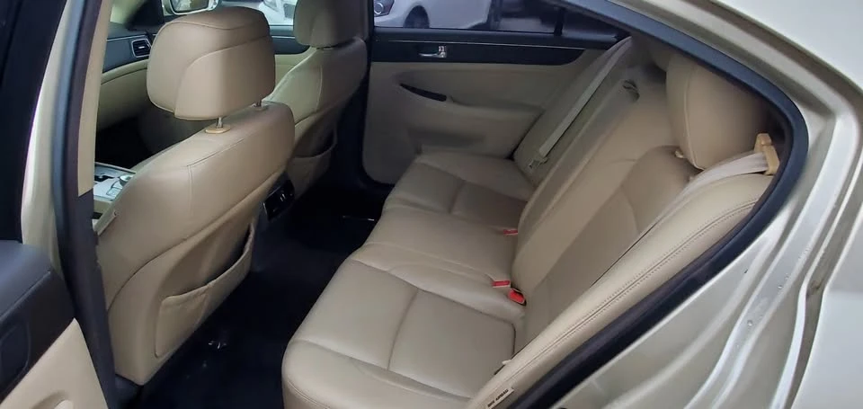 2011 Hyundai Genesis - Image 12 of 19