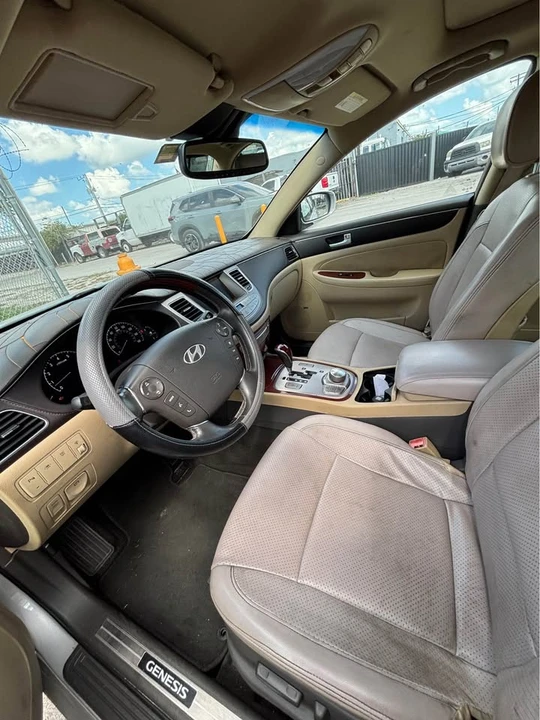 2011 Hyundai Genesis - Image 11 of 12