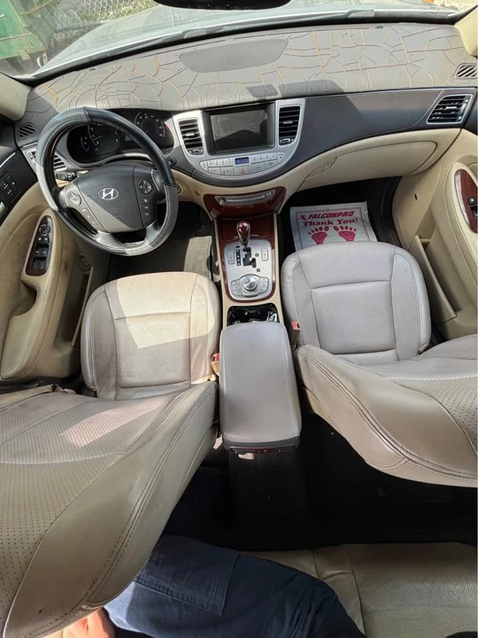 2011 Hyundai Genesis - Image 7 of 12
