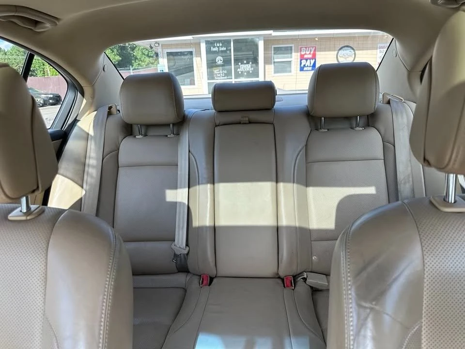 2011 Hyundai Genesis - Image 17 of 17