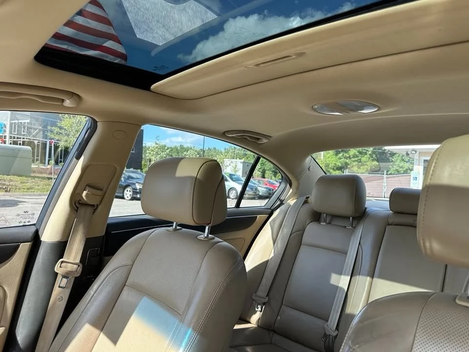 2011 Hyundai Genesis - Image 13 of 17